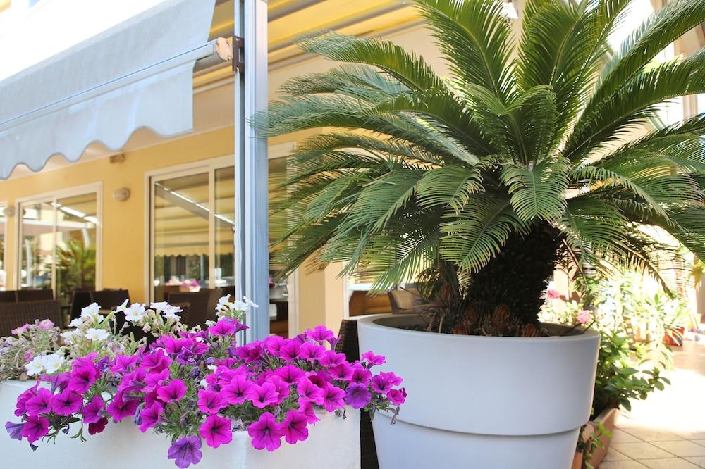 Hotel Elisir Rimini Bagian luar foto