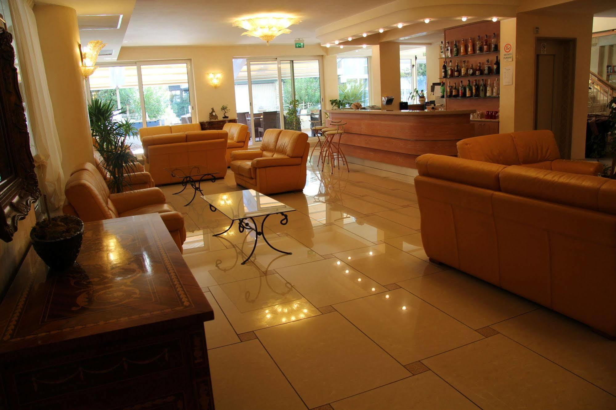 Hotel Elisir Rimini Bagian luar foto